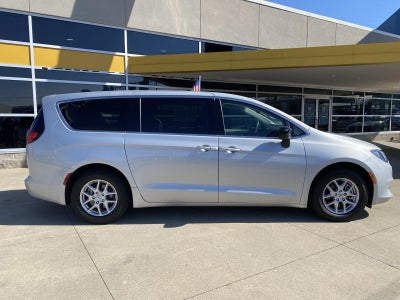 2024 Chrysler Voyager LX