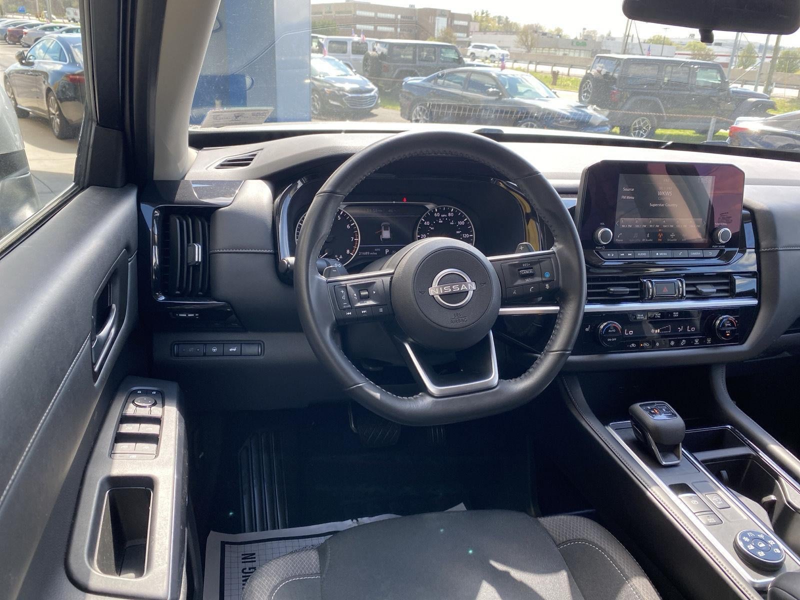 2025 Nissan Pathfinder SV