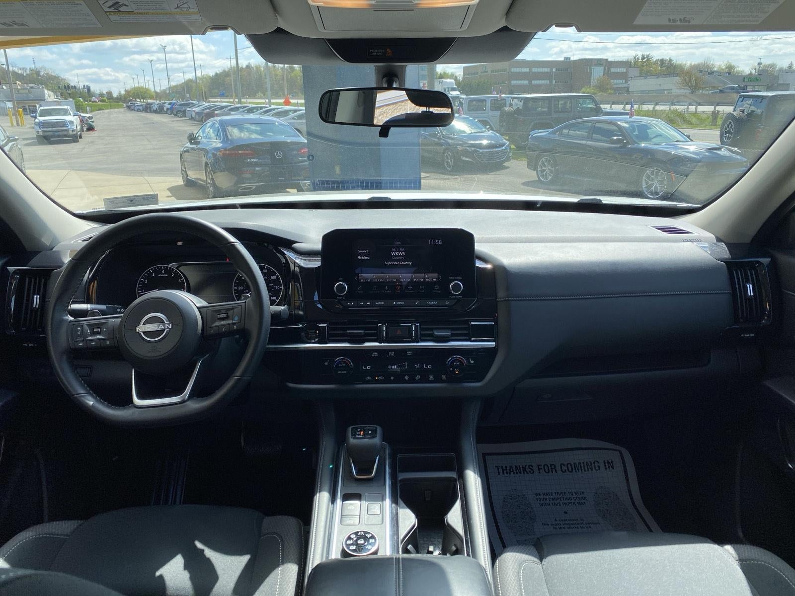 2025 Nissan Pathfinder SV