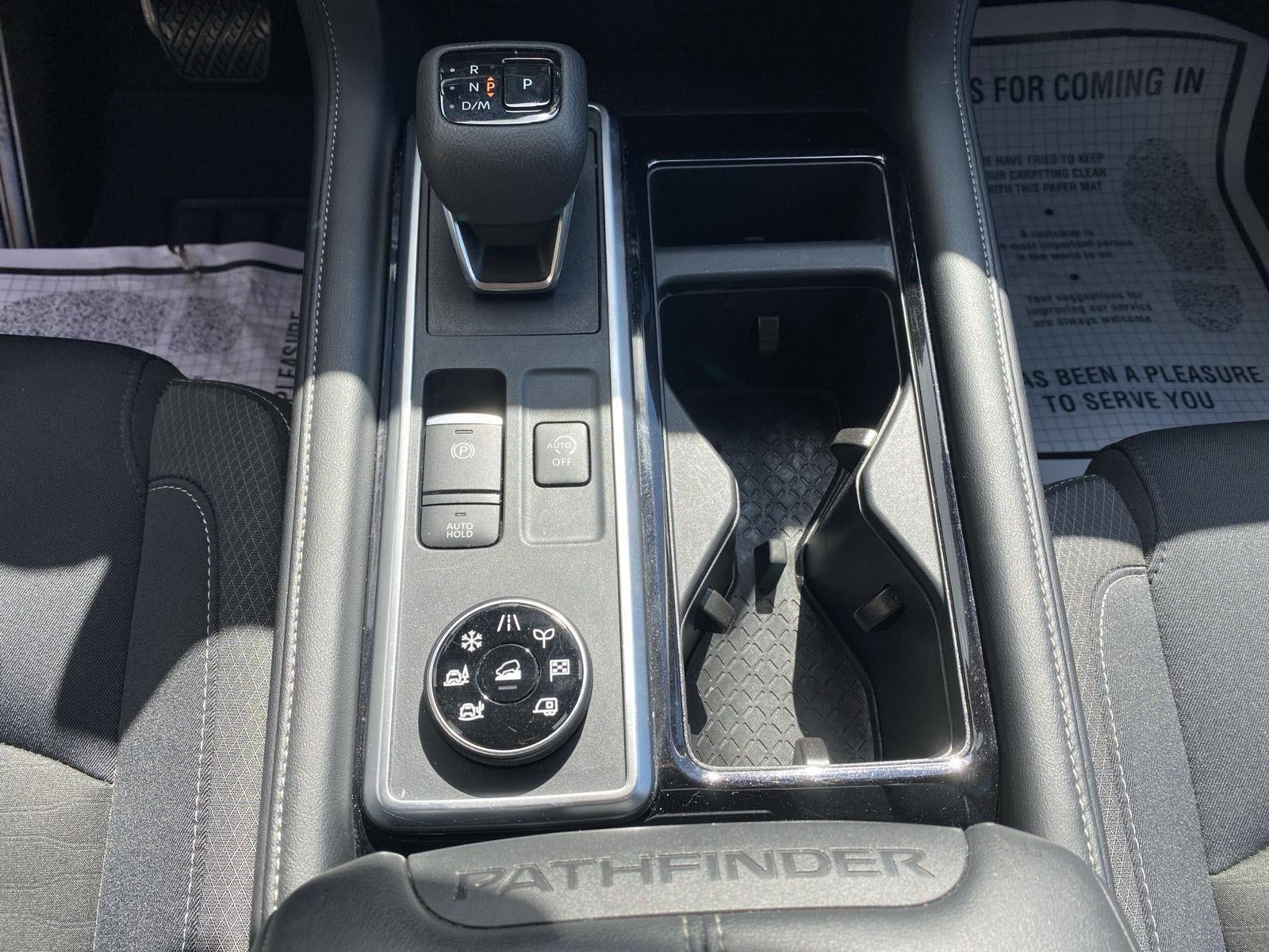 2025 Nissan Pathfinder SV