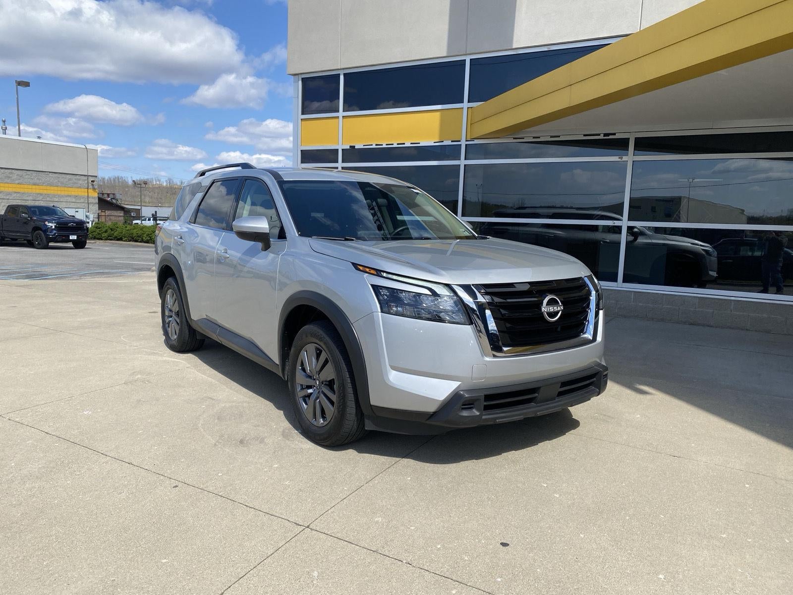 2025 Nissan Pathfinder SV