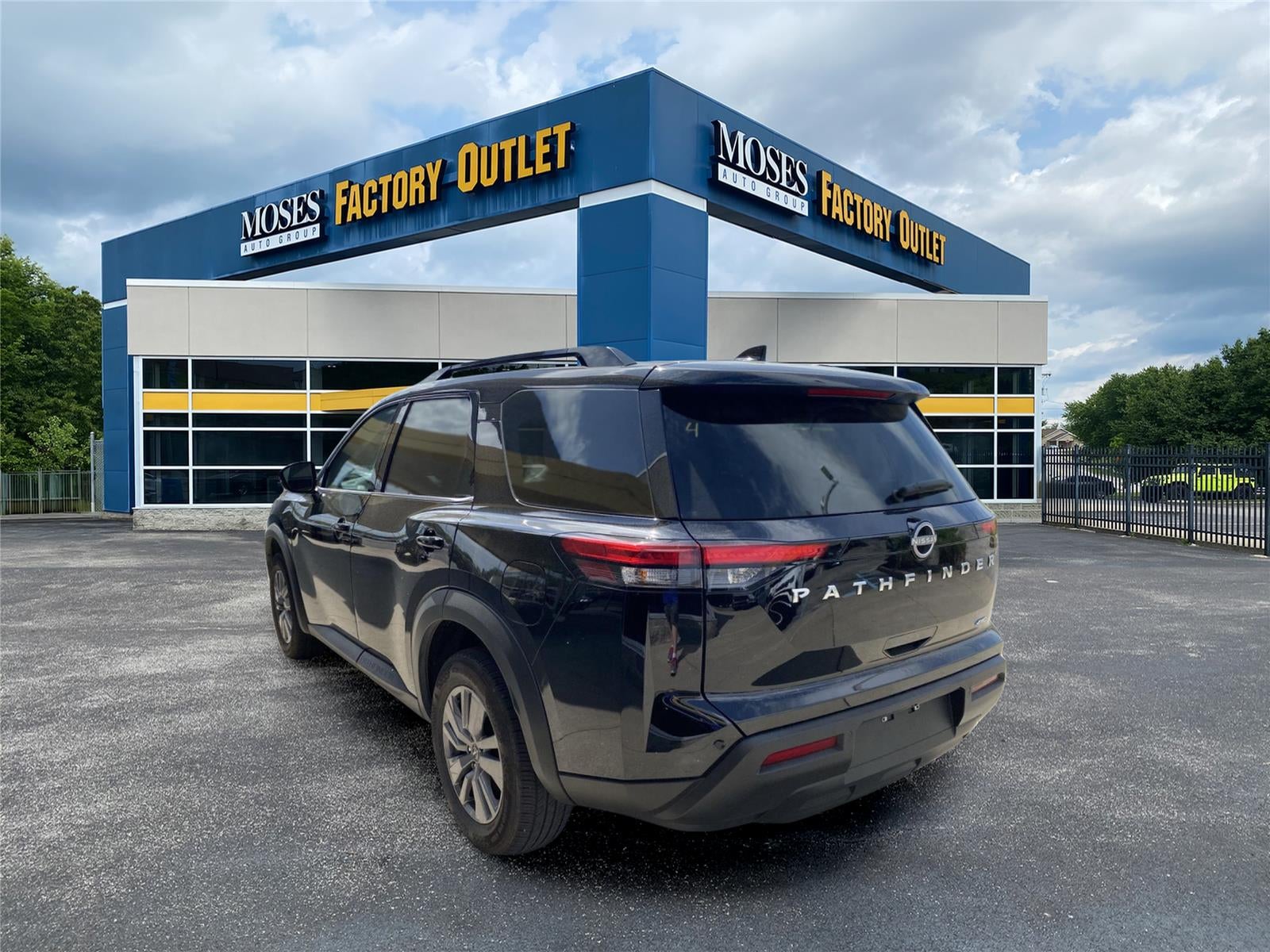 2025 Nissan Pathfinder SV