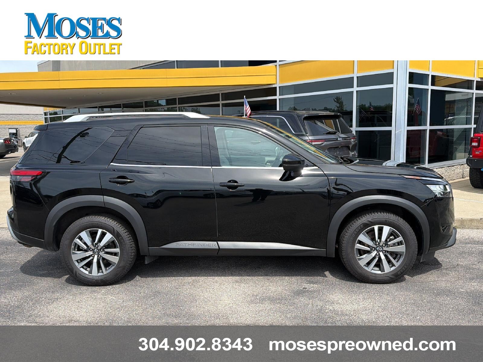 2024 Nissan Pathfinder SL