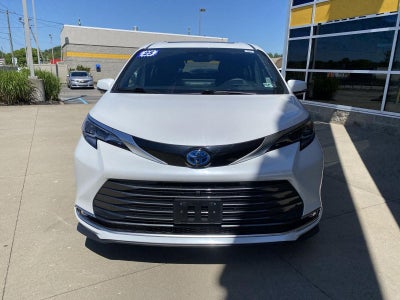 2025 Toyota Sienna Platinum