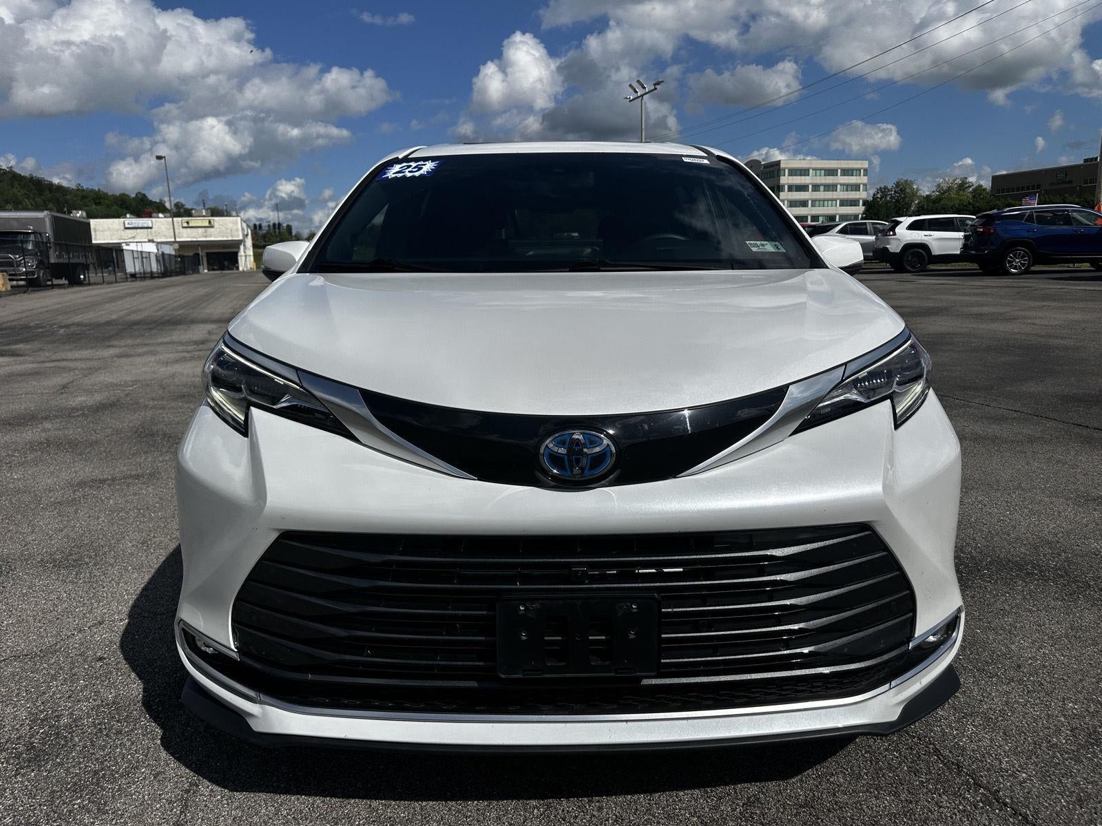 2025 Toyota Sienna Platinum