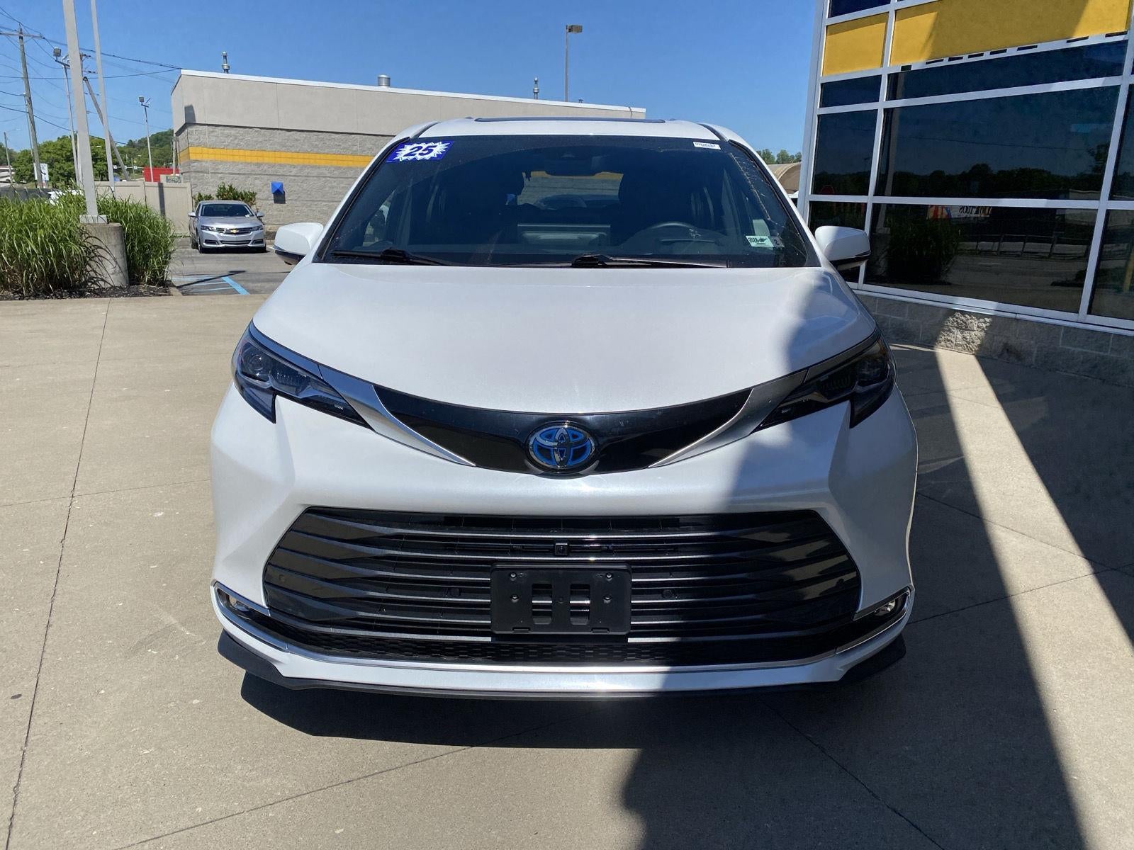 2025 Toyota Sienna Platinum
