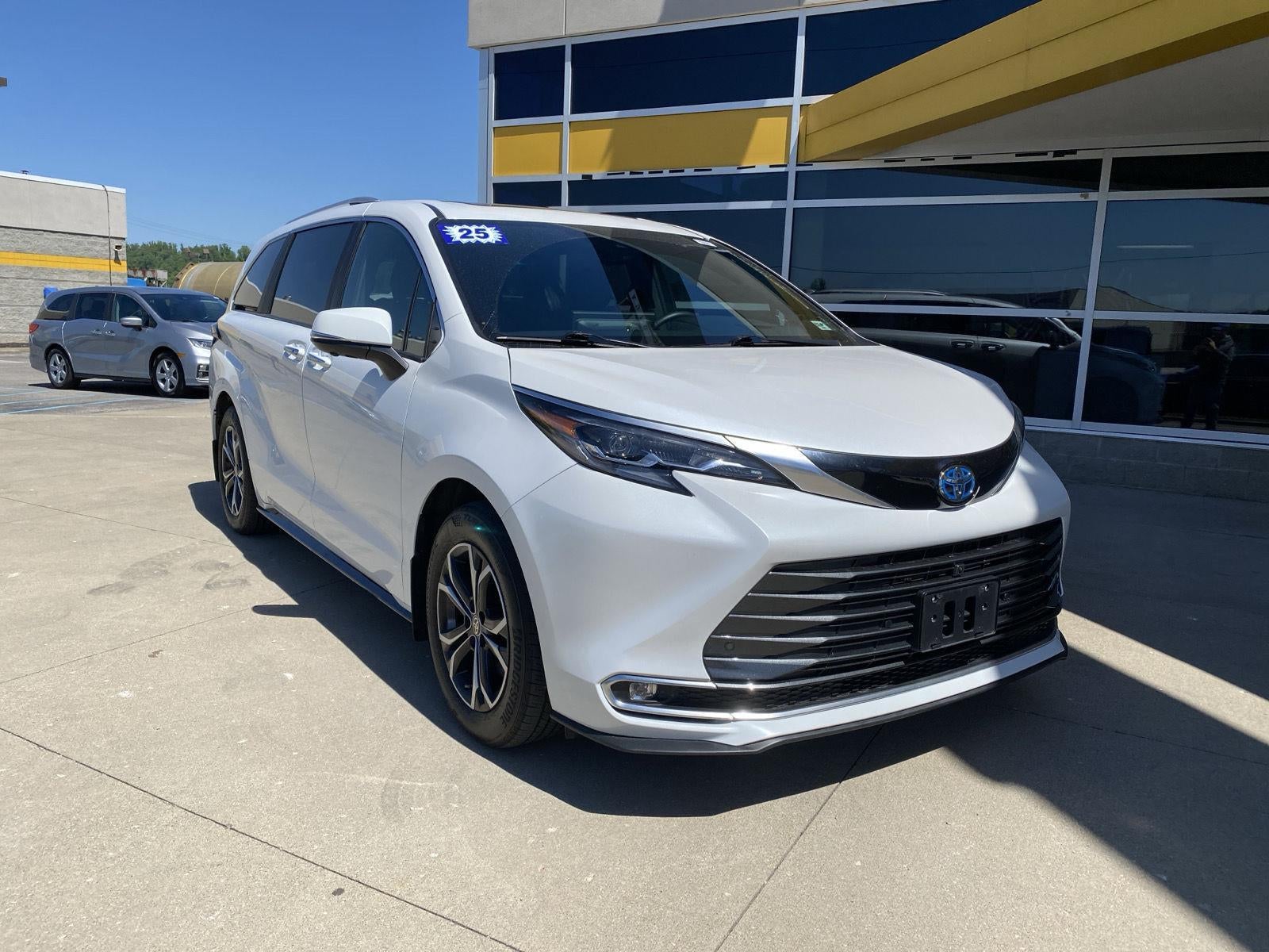 2025 Toyota Sienna Platinum