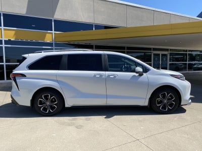 2025 Toyota Sienna Platinum