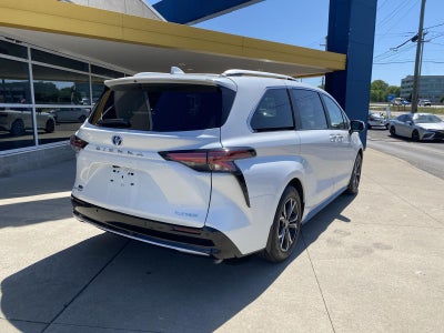 2025 Toyota Sienna Platinum