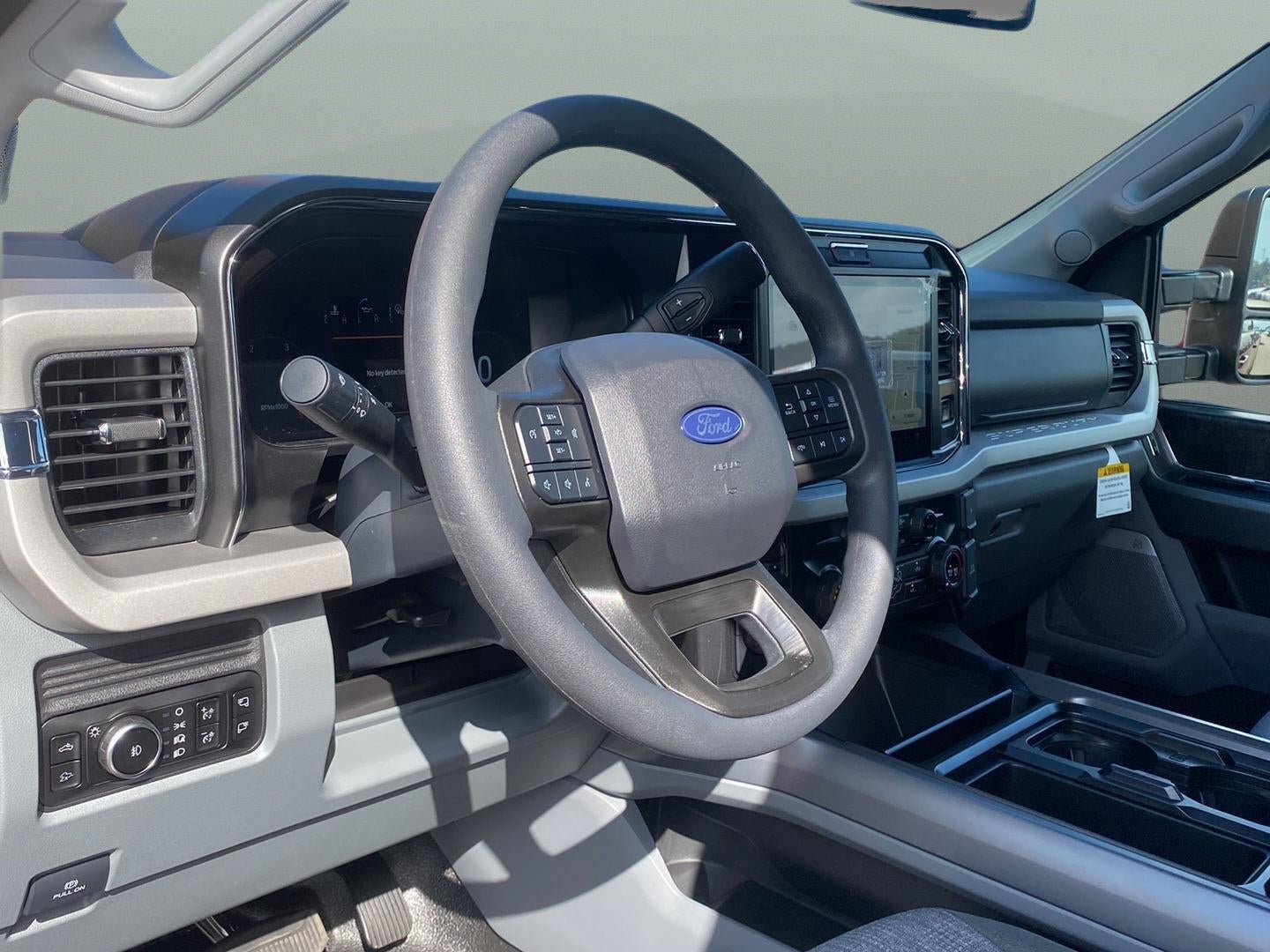 2027 Ford Super Duty F-350 XLT