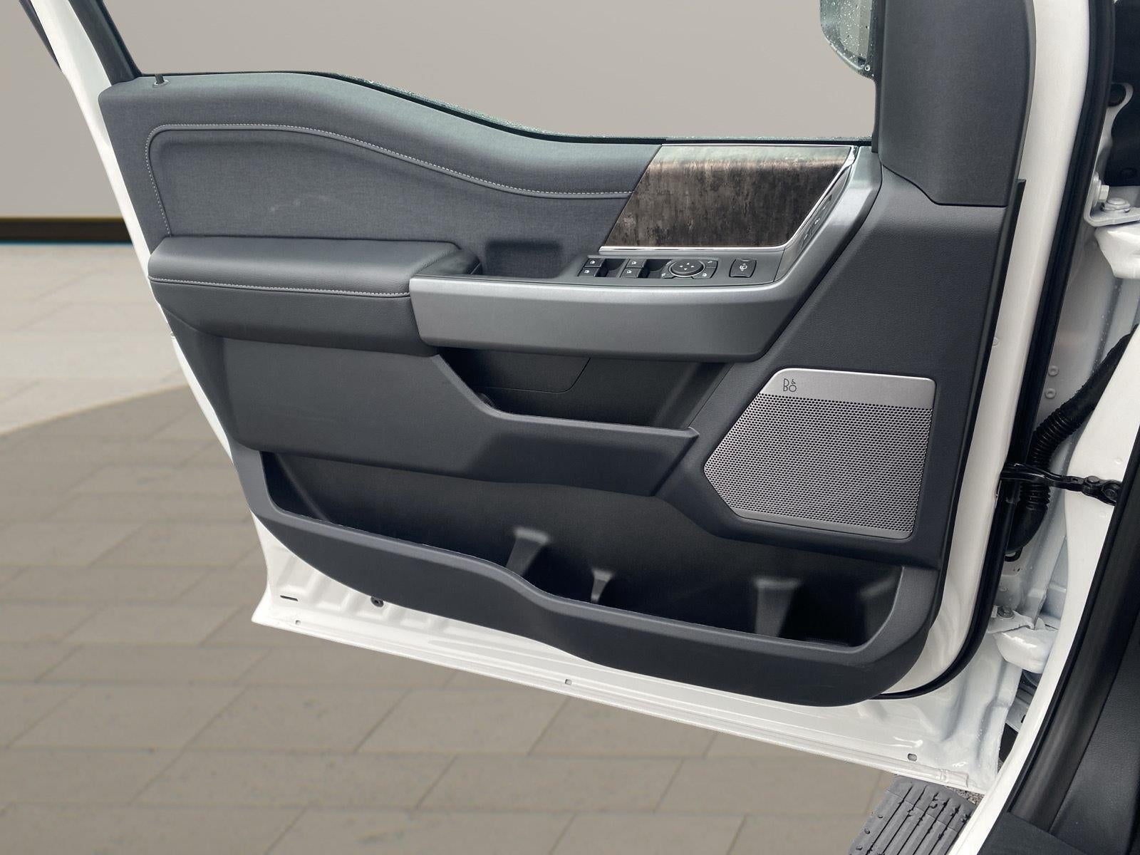 2027 Ford Super Duty F-350 DRW Lariat