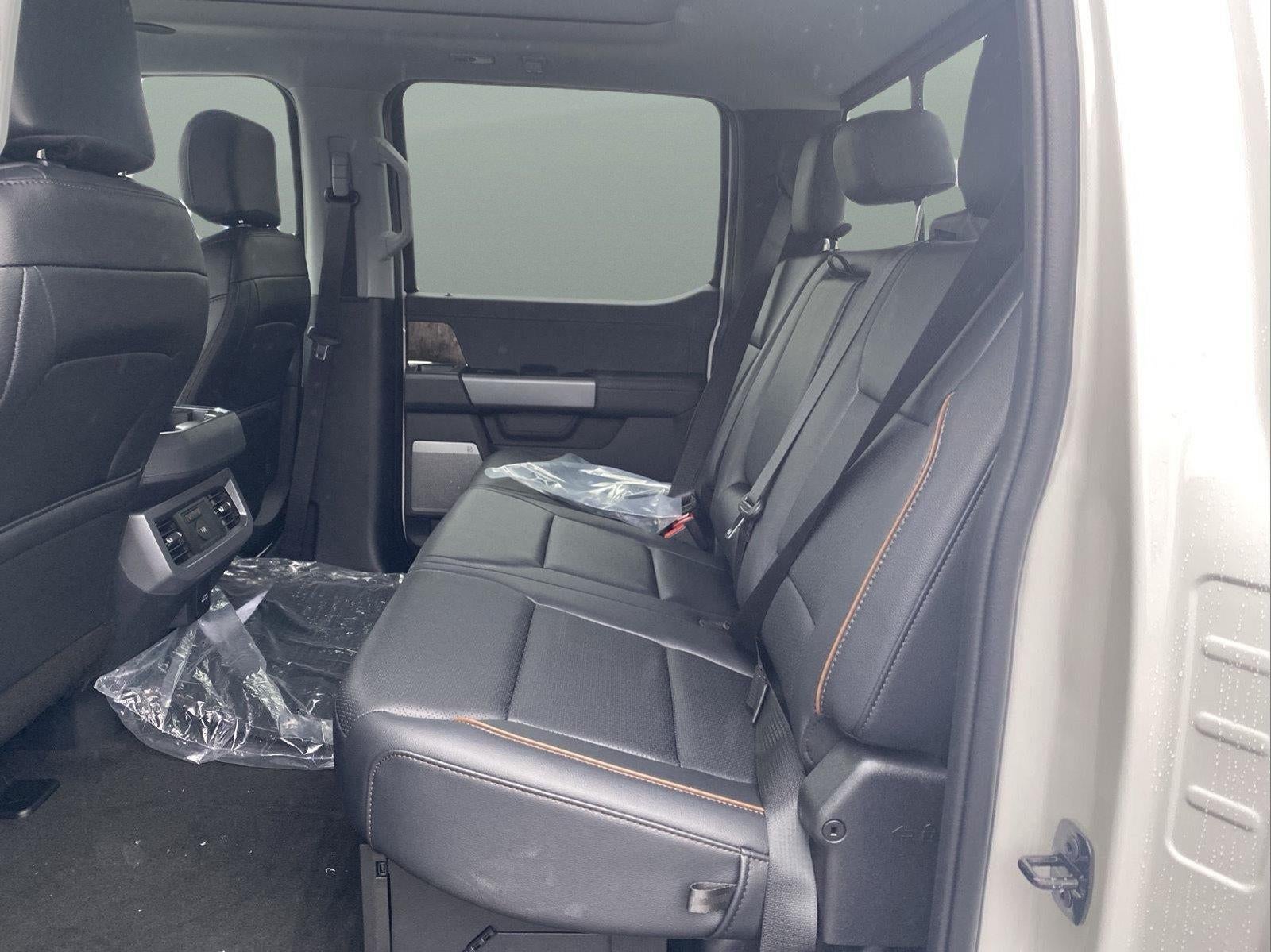 2027 Ford Super Duty F-350 DRW Lariat