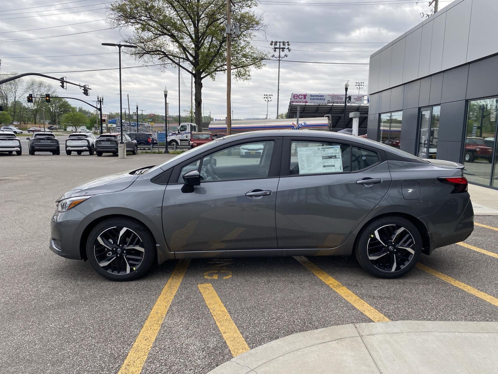 2025 Nissan Versa SR