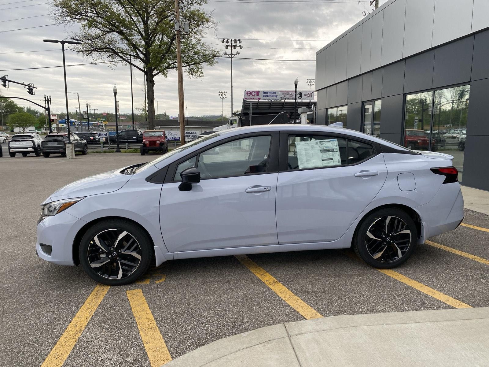 2025 Nissan Versa SR