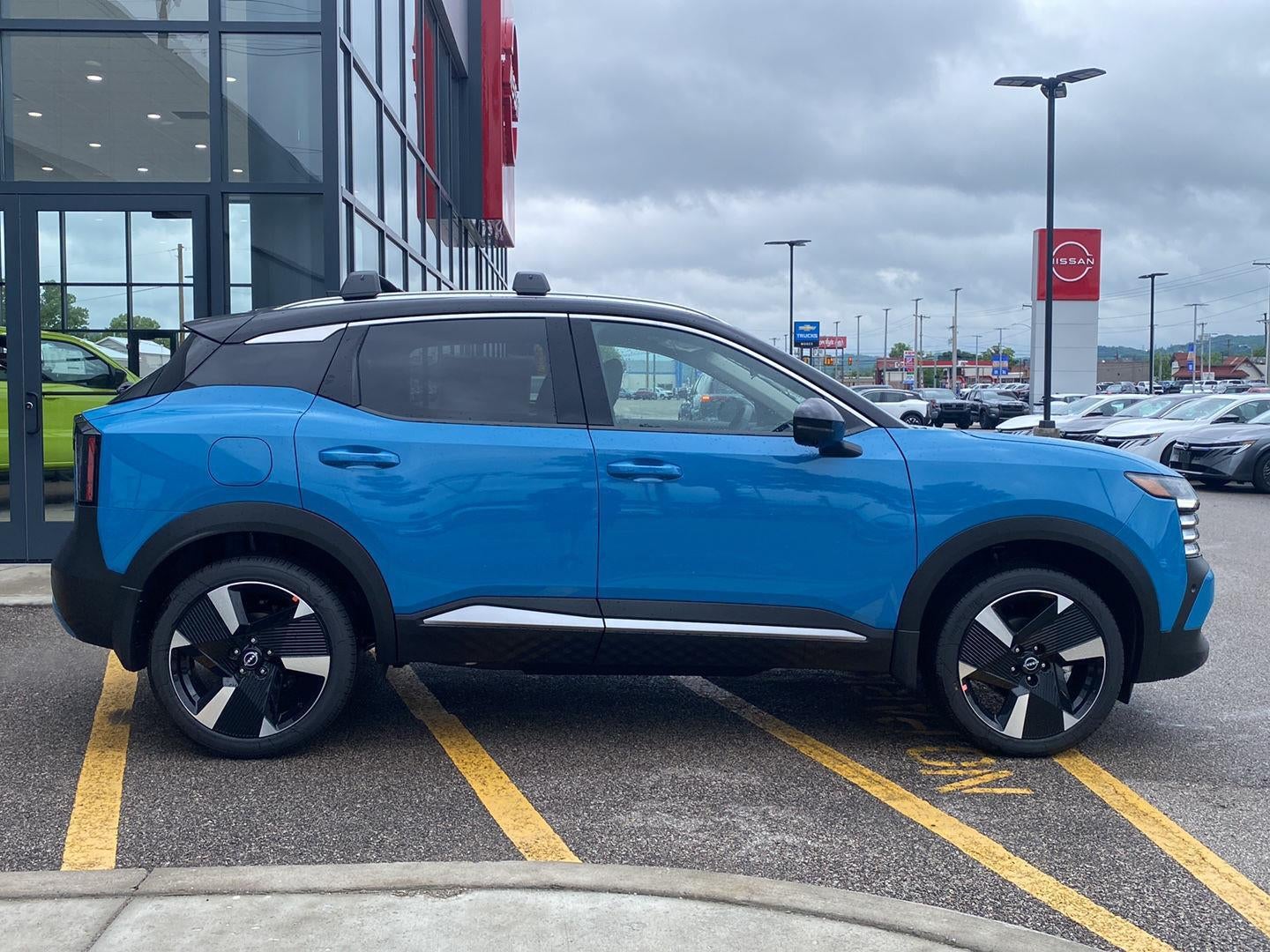 2026 Nissan Kicks SR