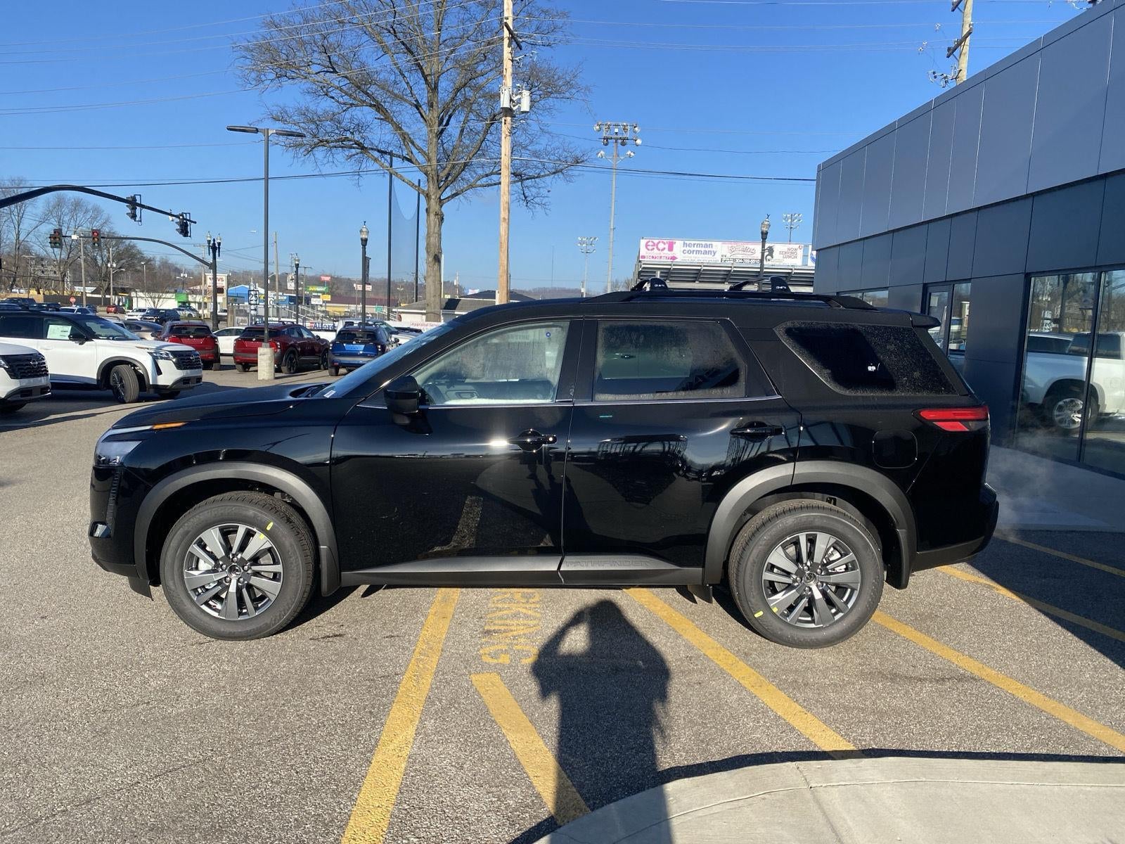 2026 Nissan Pathfinder SV