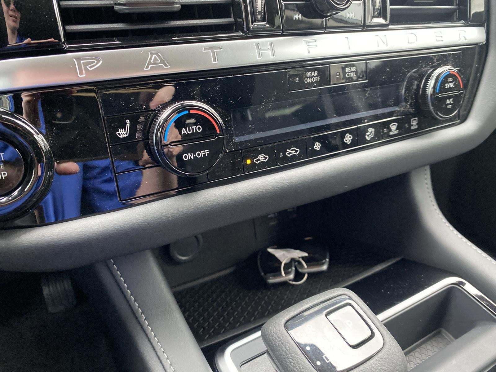 2026 Nissan Pathfinder SV