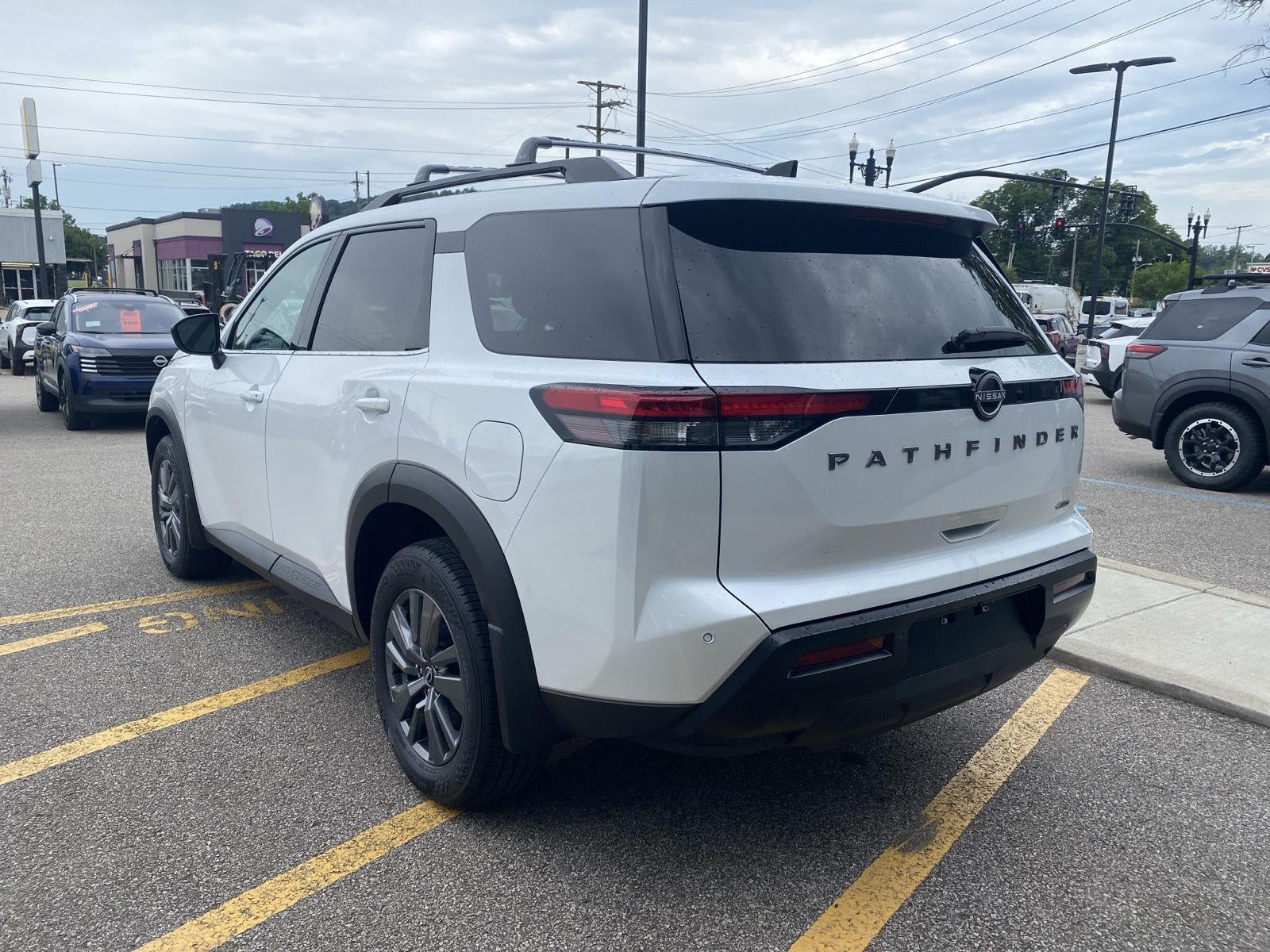 2026 Nissan Pathfinder SV