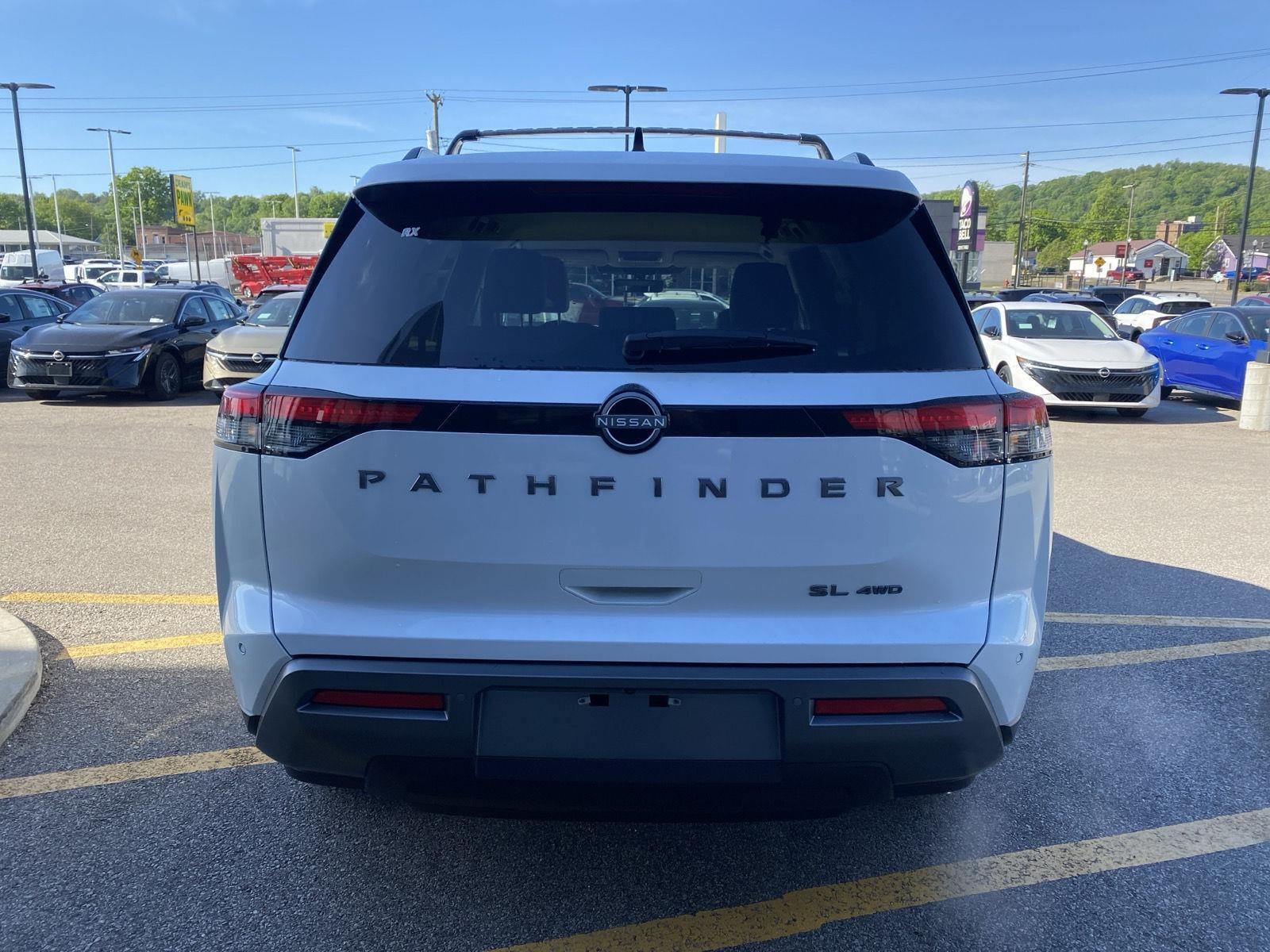 2026 Nissan Pathfinder SL