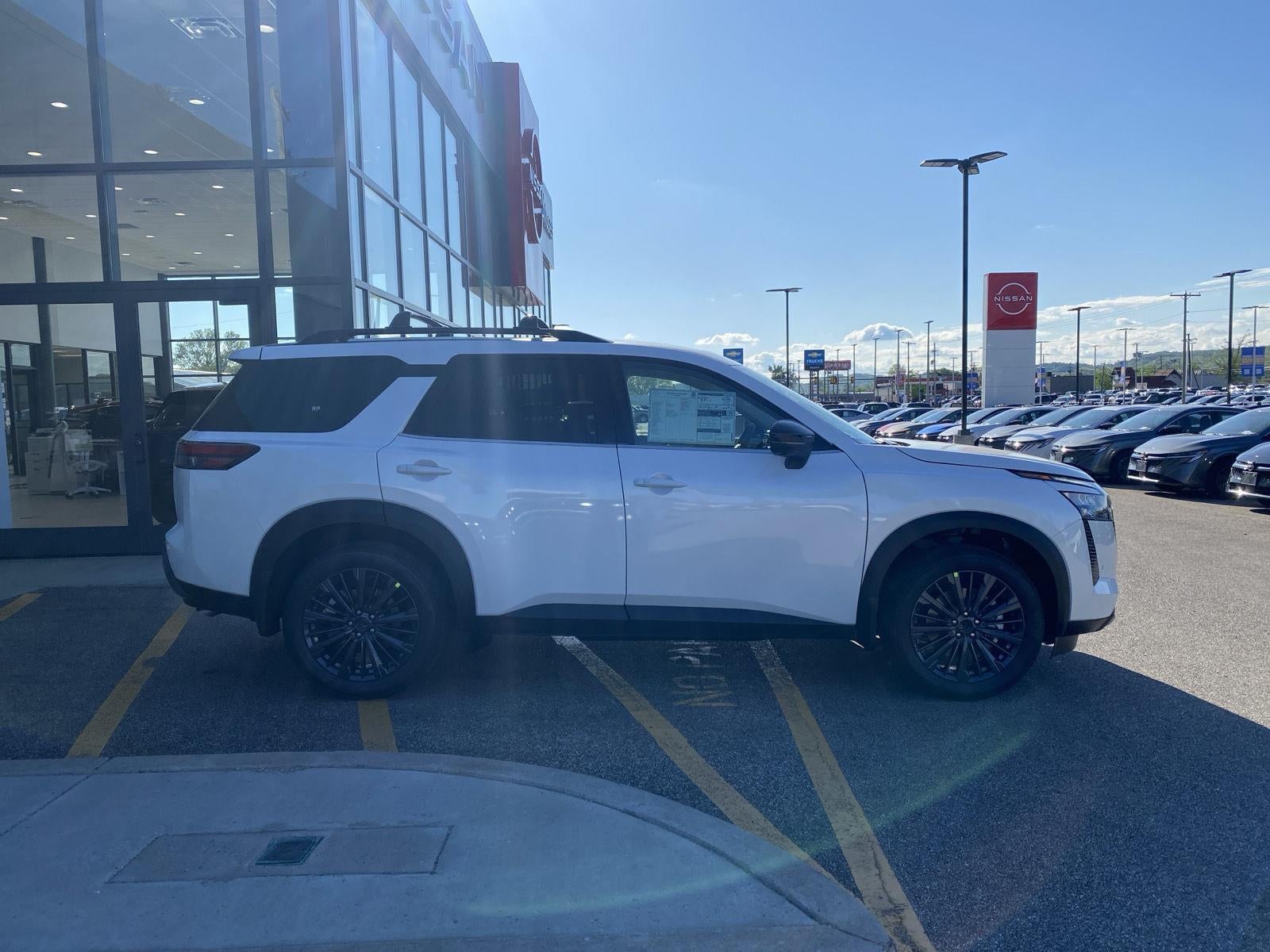 2026 Nissan Pathfinder SL