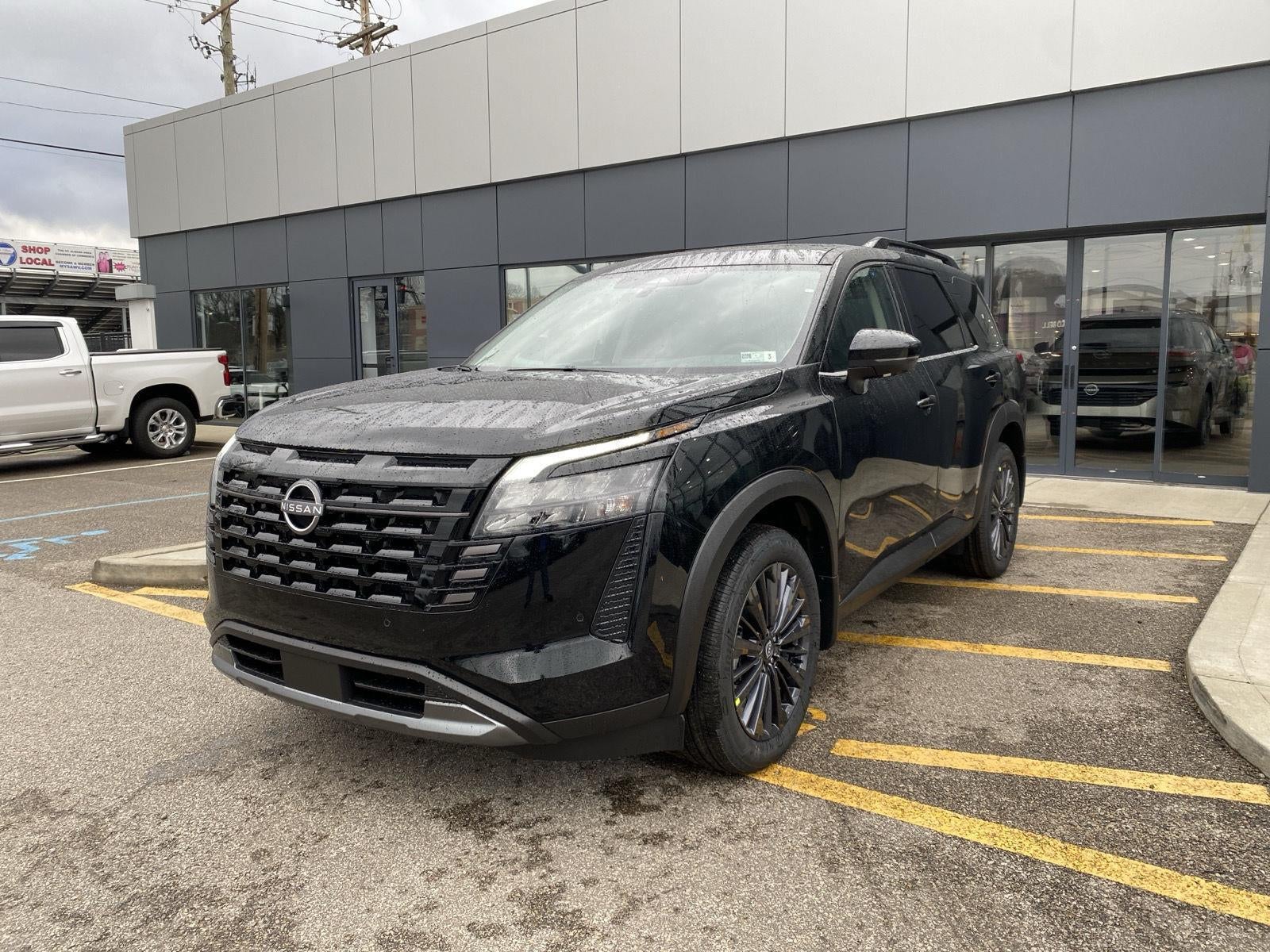 2026 Nissan Pathfinder SL