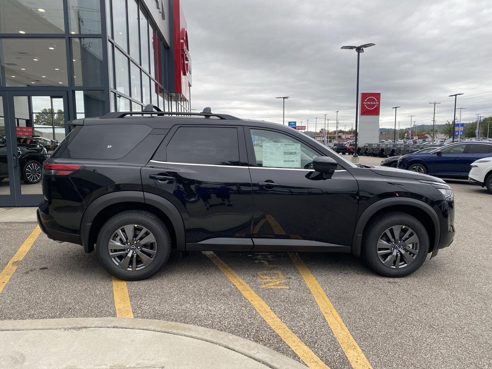 2026 Nissan Pathfinder SV