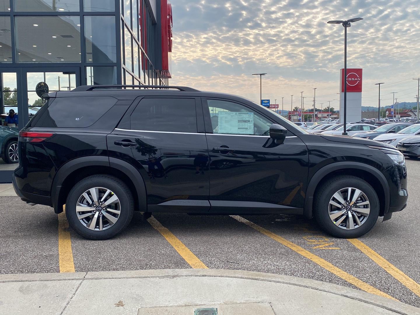 2026 Nissan Pathfinder SL