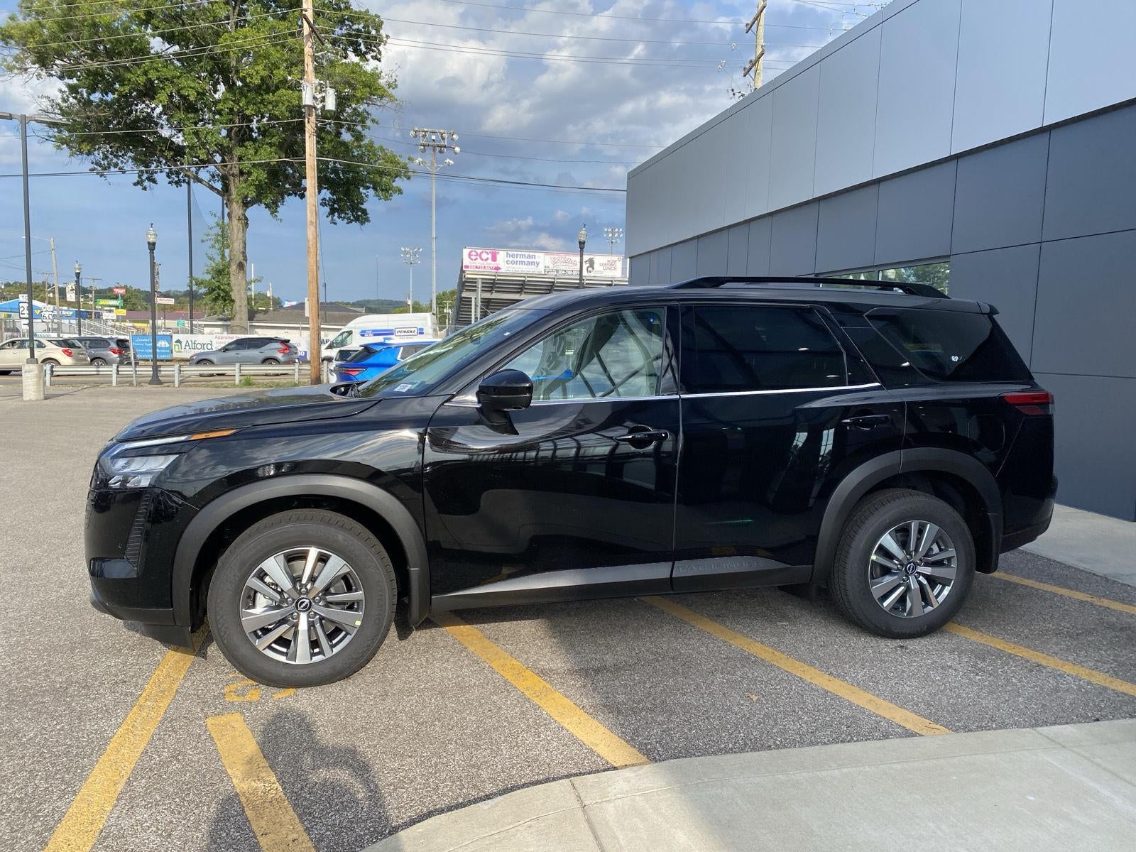 2026 Nissan Pathfinder SL