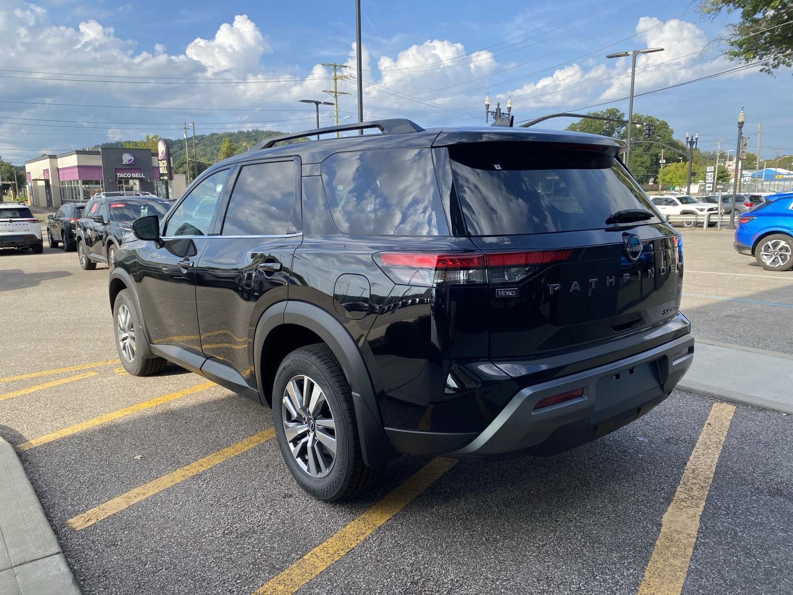 2026 Nissan Pathfinder SL