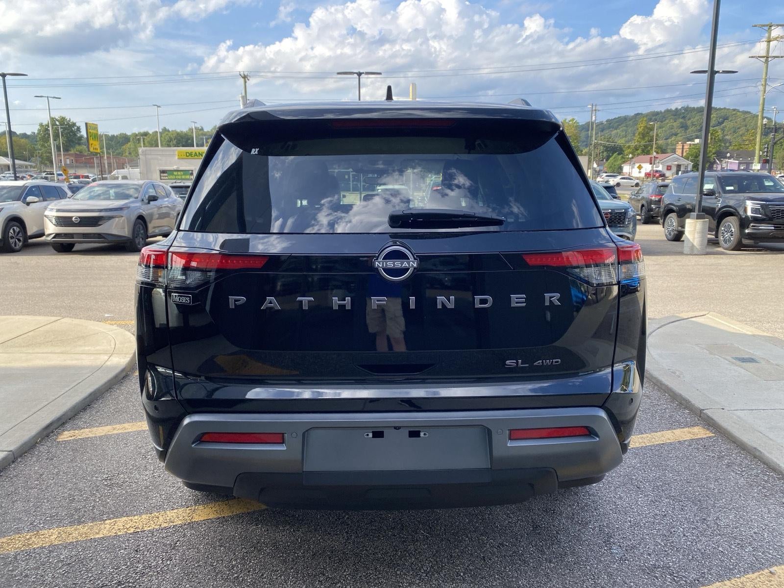 2026 Nissan Pathfinder SL