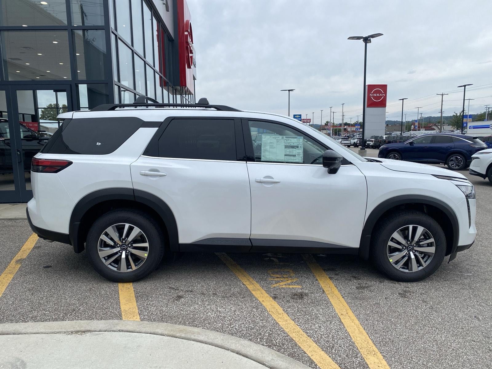 2026 Nissan Pathfinder SL