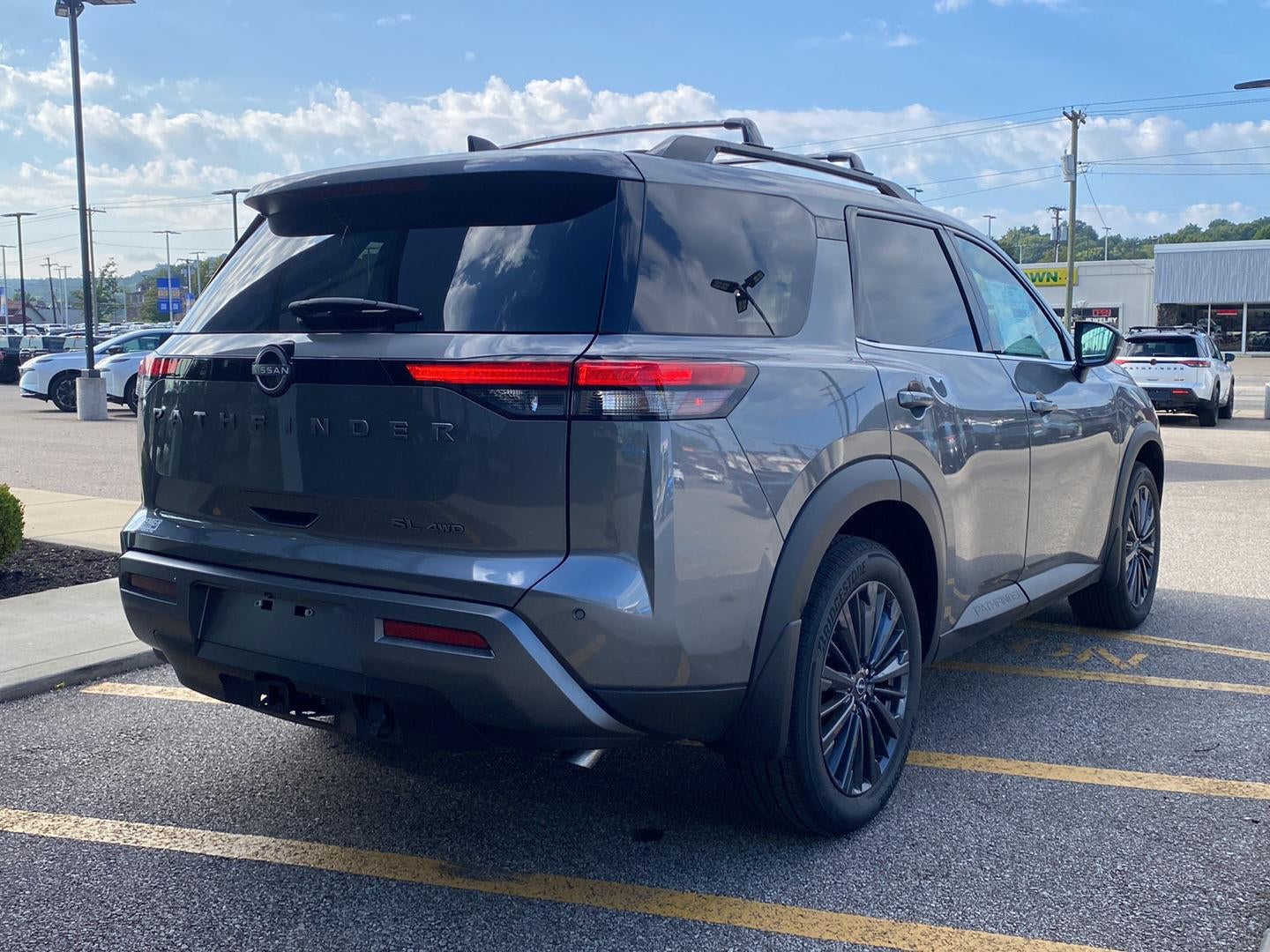 2026 Nissan Pathfinder SL