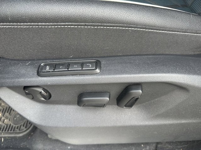 2025 Volkswagen Atlas Cross Sport 2.0T SEL Premium R-Line