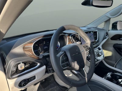 2023 Chrysler Pacifica Hybrid Limited