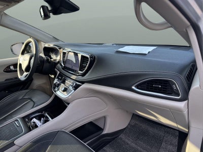 2023 Chrysler Pacifica Hybrid Limited