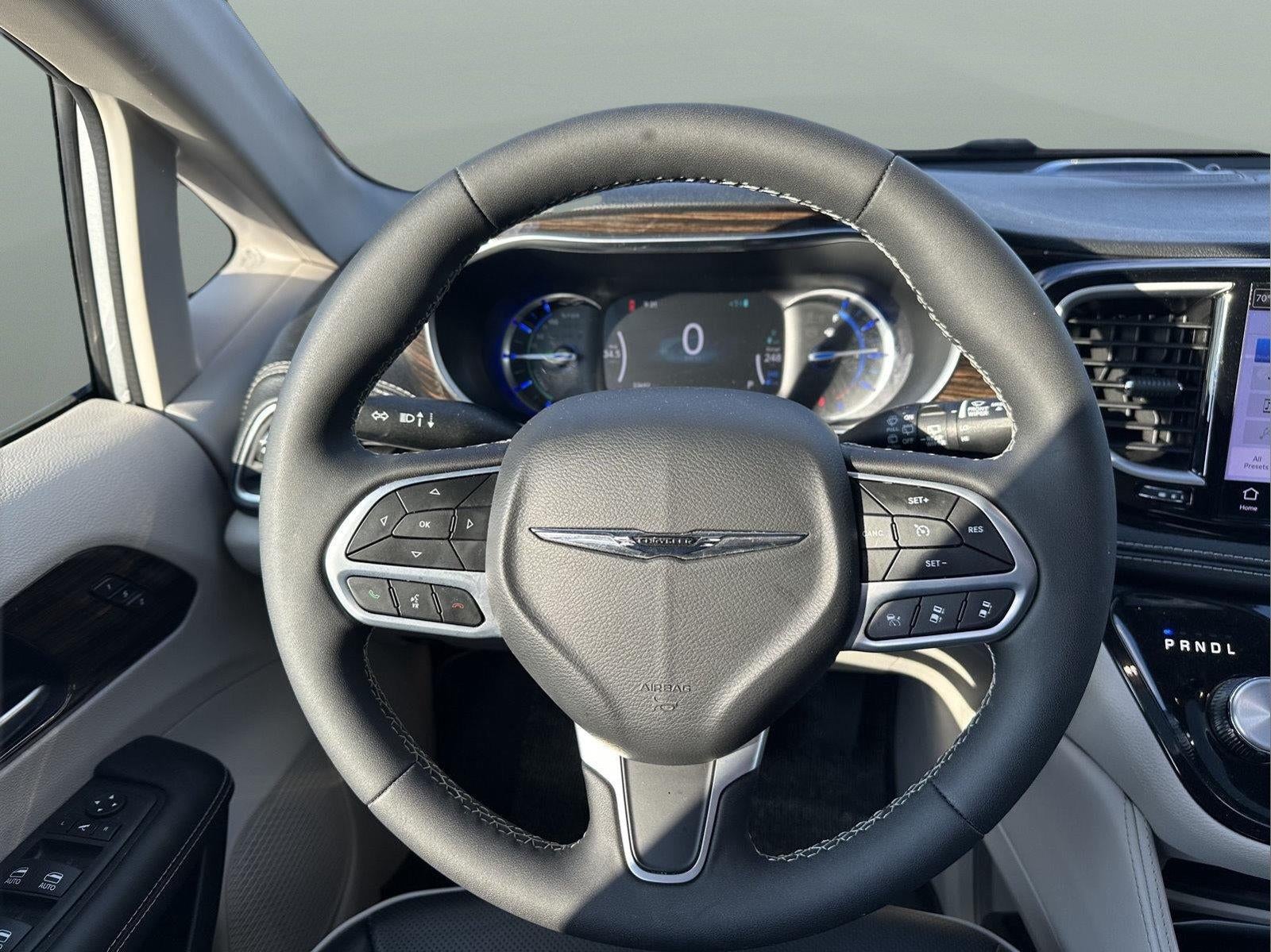2023 Chrysler Pacifica Hybrid Limited