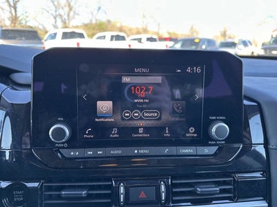 2025 Nissan Pathfinder SV