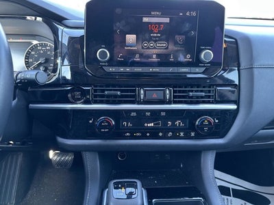 2025 Nissan Pathfinder SV