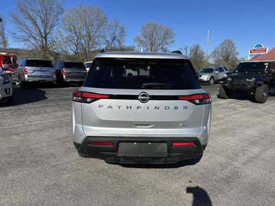 2025 Nissan Pathfinder SV