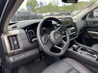 2025 Nissan Pathfinder Platinum