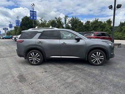 2024 Nissan Pathfinder Platinum