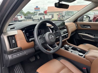 2024 Nissan Pathfinder Platinum