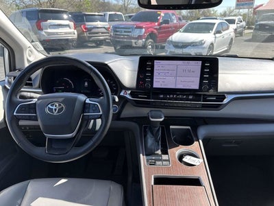 2022 Toyota Sienna XLE