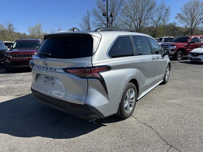 2022 Toyota Sienna XLE