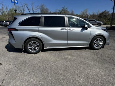 2022 Toyota Sienna XLE