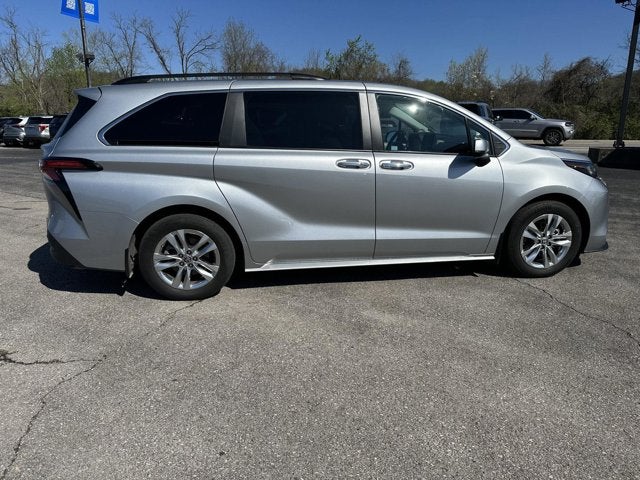 2022 Toyota Sienna XLE