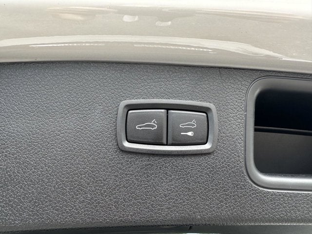 2025 Porsche Macan T