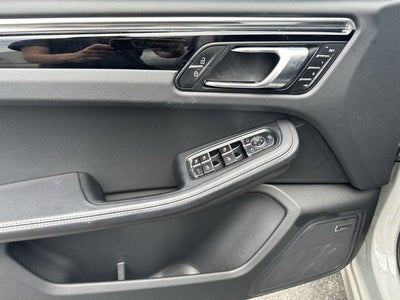 2025 Porsche Macan T