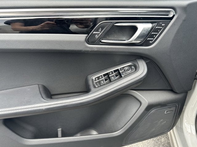 2025 Porsche Macan T