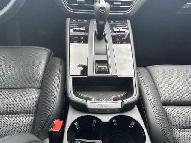 2025 Porsche Macan T